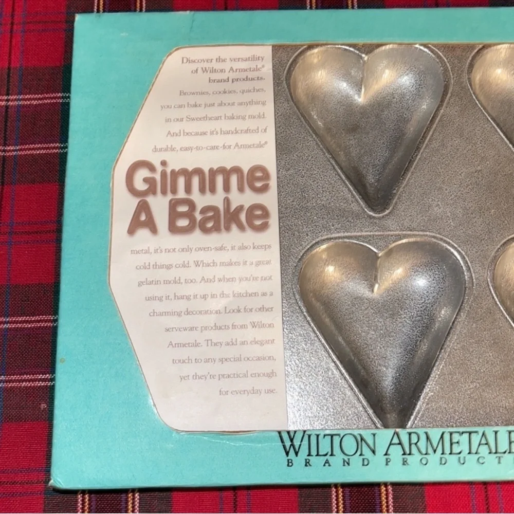 Wilton Armetale Heart Muffin Pan - Silver